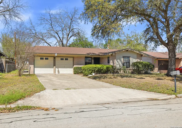 Photo 3 of Single family home for sale at 425 E Wright, Universal City, TX 78148 | MLS# 1948334 | Listing updated on 2026-04-29