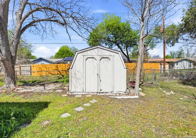35th image of 425 E Wright, Universal City, TX 78148 | MLS# 1948334