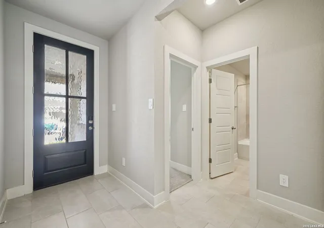 Photo 3 of Sale Pending at 918 Earp Blvd, San Antonio, TX 78260 | MLS# 1948431 | Listing updated on 2026-05-15
