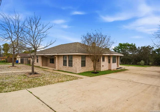 Photo 2 of Single family home for sale at 337 Mack Hollimon, Kerrville, TX 78028 | MLS# 1948457 | Listing updated on 2026-03-18