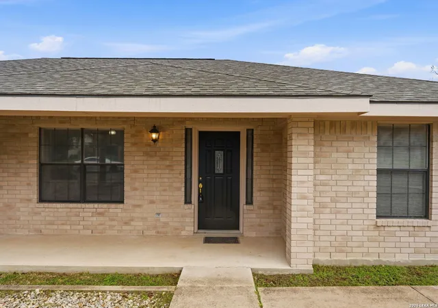 Photo 3 of Single family home for sale at 337 Mack Hollimon, Kerrville, TX 78028 | MLS# 1948457 | Listing updated on 2026-03-18