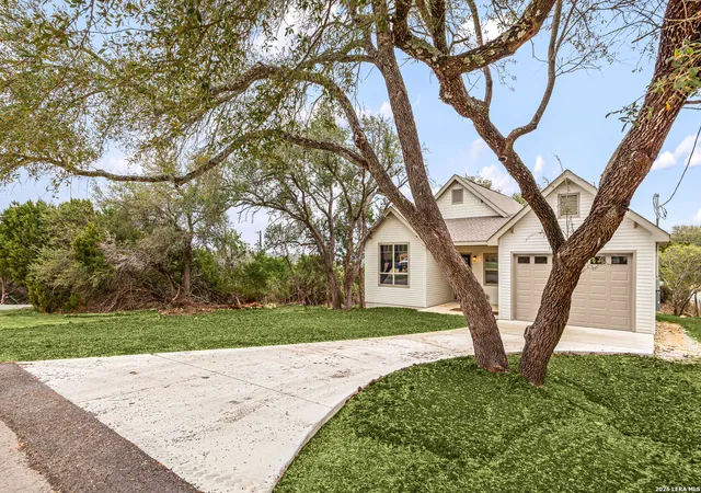 Photo 1 of Single family home for sale at 1454 Laurie Dr, Canyon Lake, TX 78133 | MLS# 1948560 | Listing updated on 2026-10-06