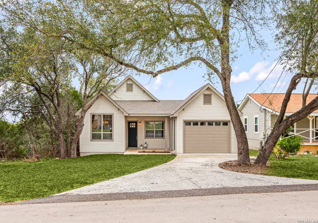 Photo 2 of Single family home for sale at 1454 Laurie Dr, Canyon Lake, TX 78133 | MLS# 1948560 | Listing updated on 2026-10-06