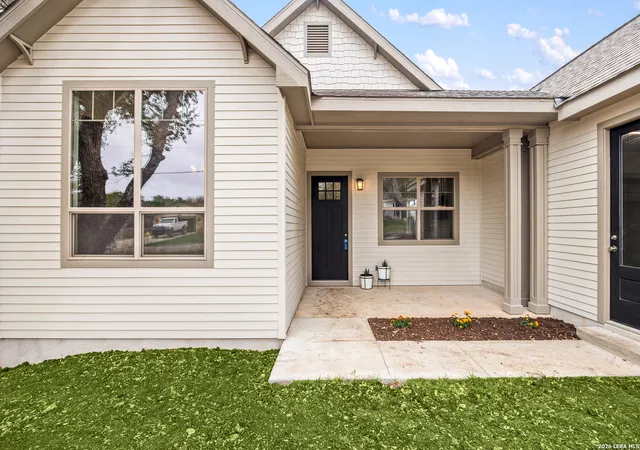 Photo 4 of Single family home for sale at 1454 Laurie Dr, Canyon Lake, TX 78133 | MLS# 1948560 | Listing updated on 2026-10-06