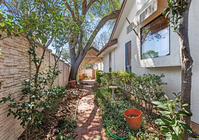 Photo 3 of Sale Pending at 5820 Archwood, San Antonio, TX 78239 | MLS# 1948622 | Listing updated on 2026-03-22