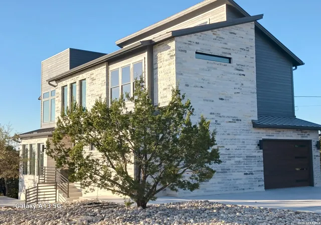 Photo 2 of Single family home for sale at 116 Raven, Canyon Lake, TX 78133 | MLS# 1948633 | Listing updated on 2026-03-23