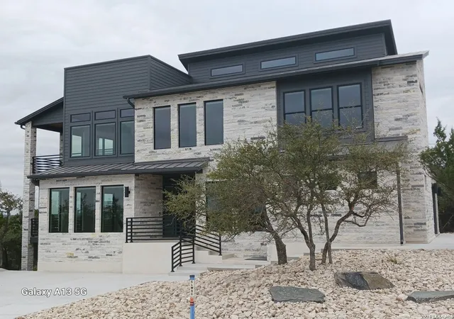 Photo 3 of Single family home for sale at 116 Raven, Canyon Lake, TX 78133 | MLS# 1948633 | Listing updated on 2026-03-23