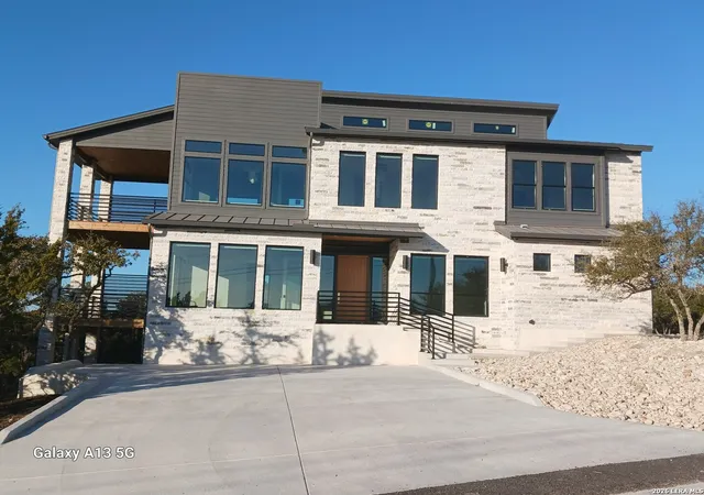 Photo 4 of Single family home for sale at 116 Raven, Canyon Lake, TX 78133 | MLS# 1948633 | Listing updated on 2026-03-23