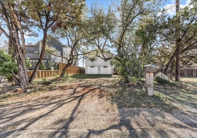 Photo 3 of Single family home for sale at 2748 Lakeshore, Canyon Lake, TX 78133 | MLS# 1948634 | Listing updated on 2026-09-23