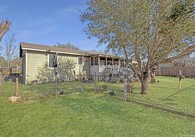 3rd image of 213 E 4Th, Elmendorf, TX 78112 | MLS# 1948680