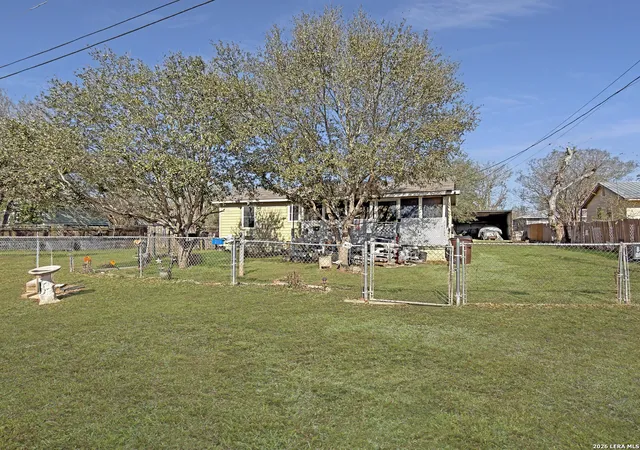 5th image of 213 E 4Th, Elmendorf, TX 78112 | MLS# 1948680