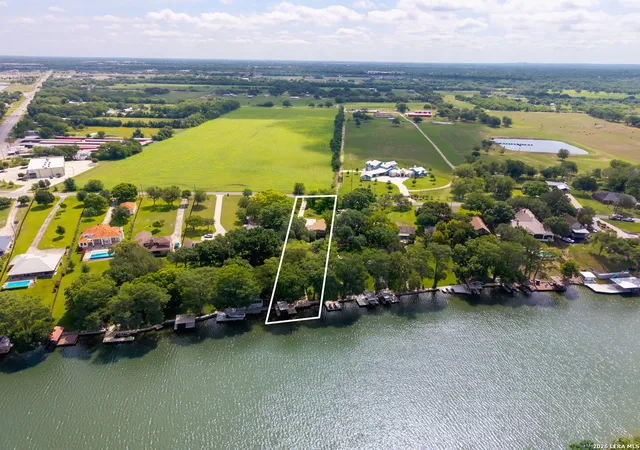 Photo 1 of Single family home for sale at 92 Turtle Ln, Seguin, TX 78155 | MLS# 1948712 | Listing updated on 2026-09-28