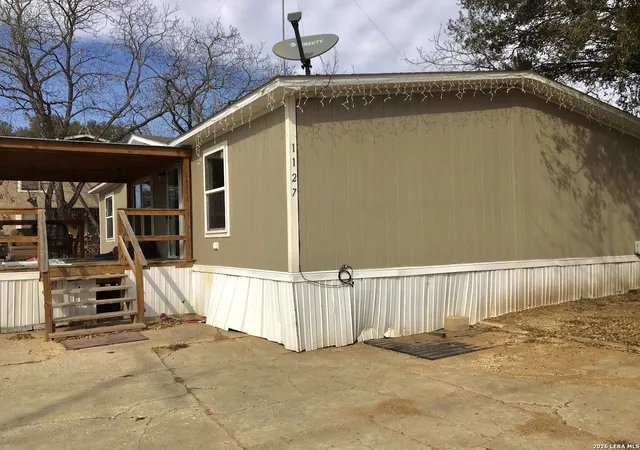 1st image of 1127 Plum, Floresville, TX 78114 | MLS# 1948728
