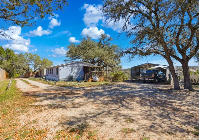 Photo 4 of Single family home for sale at 232 Sir Arthur, Canyon Lake, TX 78133 | MLS# 1948785 | Listing updated on 2026-06-02