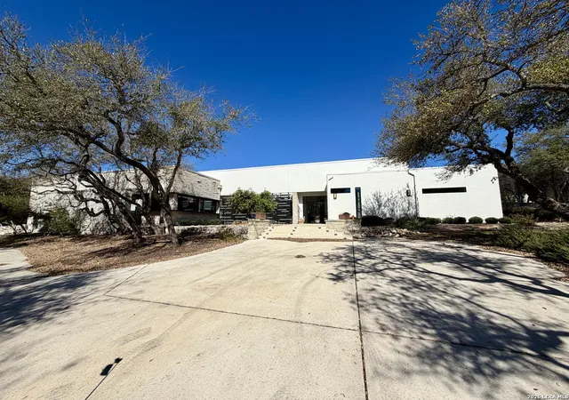 Photo 1 of Sale Pending at 9 Park Mtn, San Antonio, TX 78255 | MLS# 1948804 | Listing updated on 2026-04-14