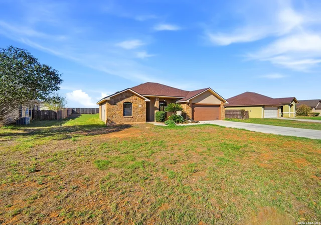 Photo 3 of Sale Pending at 1924 Vista View, Pleasanton, TX 78064 | MLS# 1948808 | Listing updated on 2026-05-11