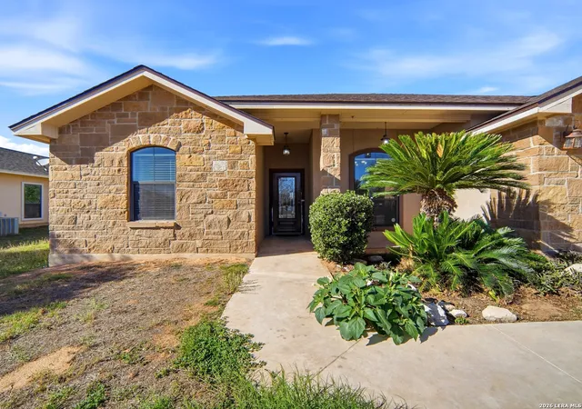 Photo 3 of Sale Pending at 1924 Vista View, Pleasanton, TX 78064 | MLS# 1948808 | Listing updated on 2026-05-11