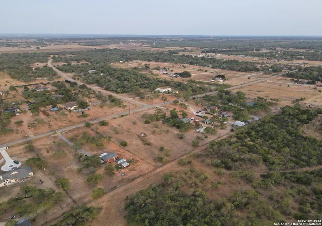 5th image of 140 S View Dr, Lytle, TX 78052 | MLS# 1948813