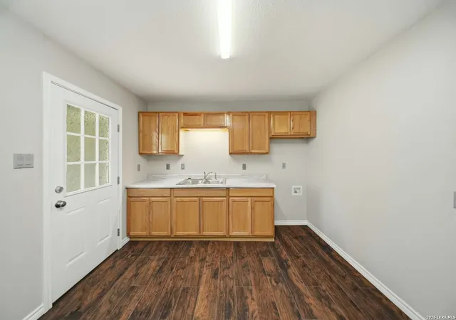 Photo 4 of Sale Pending at 435 Avondale, San Antonio, TX 78223 | MLS# 1948837 | Listing updated on 2026-04-14