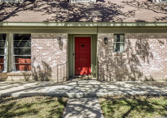 Photo 3 of Single family home for sale at 1007 Mount Rainier, San Antonio, TX 78213 | MLS# 1948877 | Listing updated on 2026-09-14