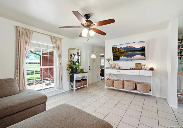 Photo 4 of Single family home for sale at 816 Aviation, Schertz, TX 78154 | MLS# 1948901 | Listing updated on 2026-06-29