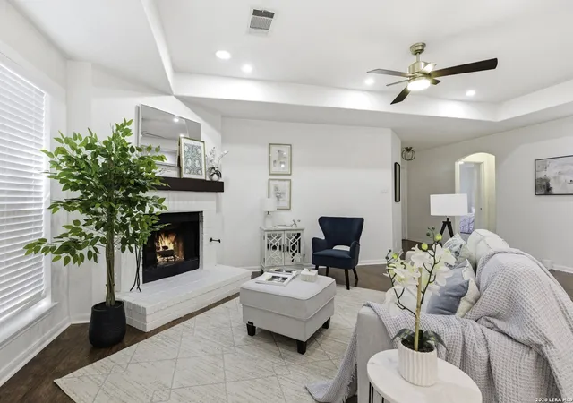 Photo 3 of Sale Pending at 6 Brentridge, San Antonio, TX 78254 | MLS# 1948903 | Listing updated on 2026-03-31