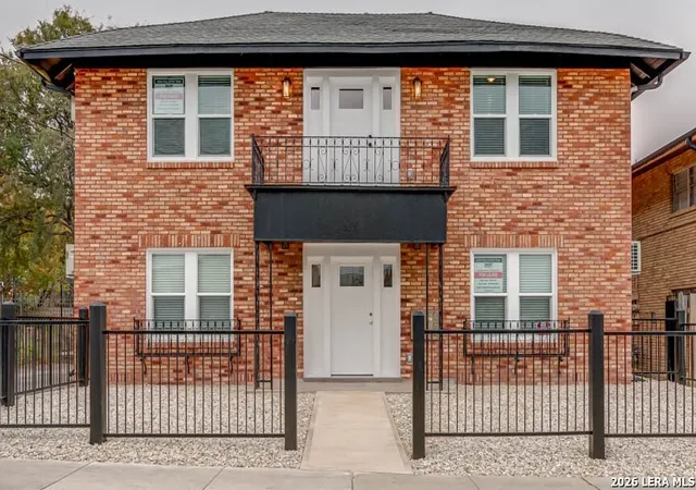 2nd image of 316 W Cypress St, San Antonio, TX 78212 | MLS# 1948906