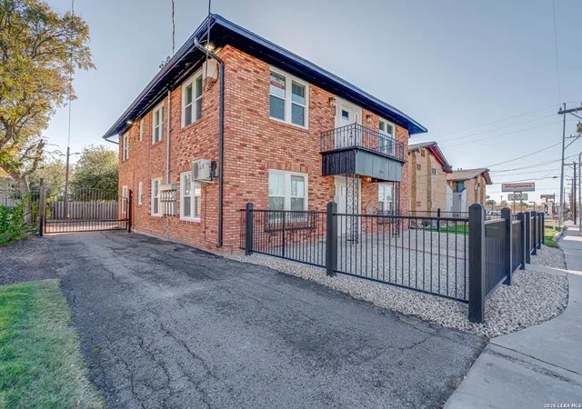 3rd image of 316 W Cypress St, San Antonio, TX 78212 | MLS# 1948906