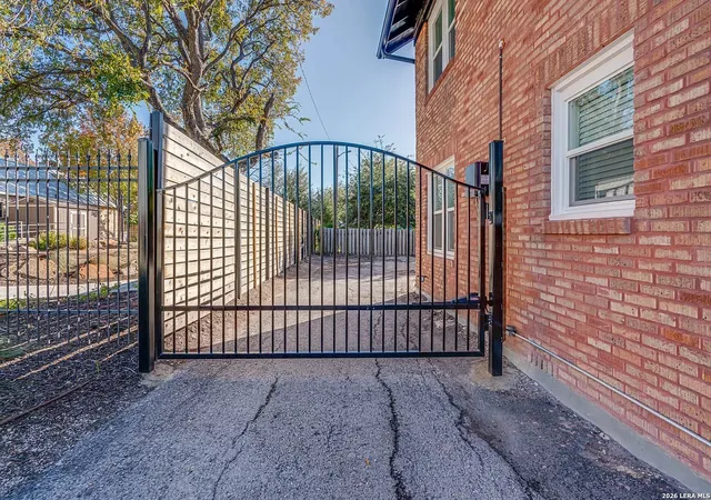 4th image of 316 W Cypress St, San Antonio, TX 78212 | MLS# 1948906