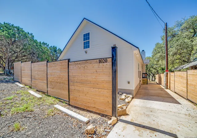 2nd image of 1020 Pebble Beach Dr Nw, Lakehills, TX 78063 | MLS# 1948917