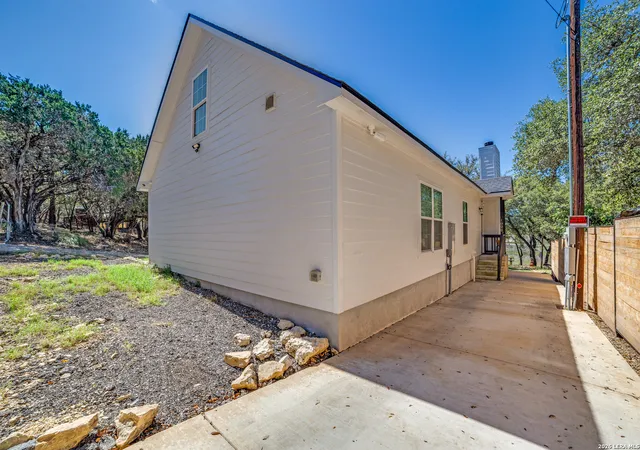 4th image of 1020 Pebble Beach Dr Nw, Lakehills, TX 78063 | MLS# 1948917