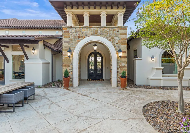 Photo 3 of Mansion for sale at 137 River Xing, Boerne, TX 78006 | MLS# 1948971 | Listing updated on 2026-04-18