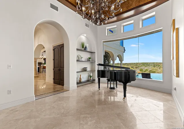 Photo 3 of Single family home for sale at 137 River Xing, Boerne, TX 78006 | MLS# 1948971 | Listing updated on 2026-04-18