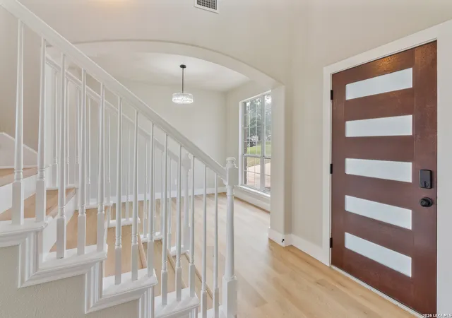 Photo 3 of Sale Pending at 907 Amigo St, San Antonio, TX 78260 | MLS# 1949019 | Listing updated on 2026-04-14