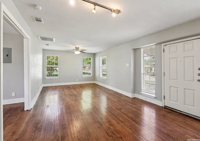 Photo 4 of Sale Pending at 1080 Ivy, Terrell Hills, TX 78209 | MLS# 1949026 | Listing updated on 2026-07-31