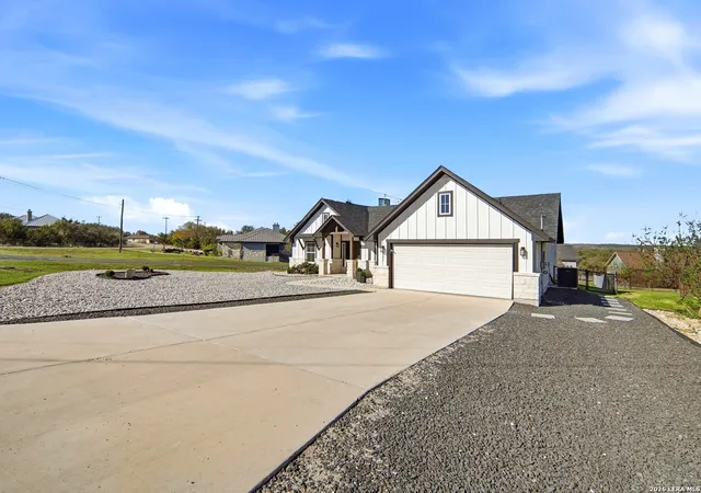 Photo 4 of Single family home for sale at 101 N Jerry Gray, Blanco, TX 78606 | MLS# 1949047 | Listing updated on 2026-09-17