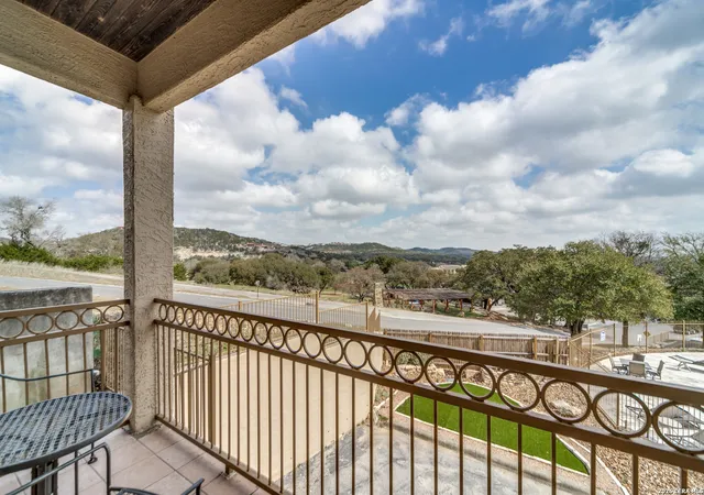 2nd image of 20 E Tapatio, Boerne, TX 78006