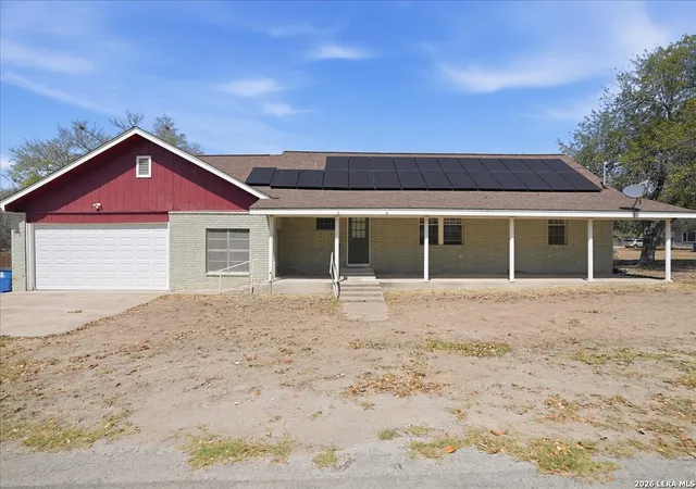 1st image of 1601 Owens Ave, Three Rivers, TX 78071 | MLS# 1949109