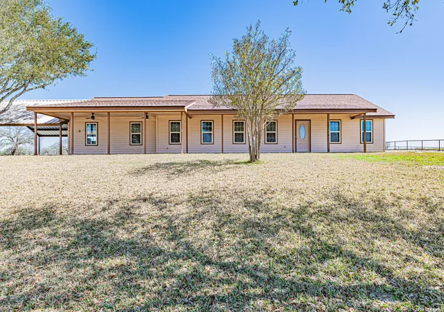 1st image of 914 Ridge Ln, La Vernia, TX 78121 | MLS# 1949183