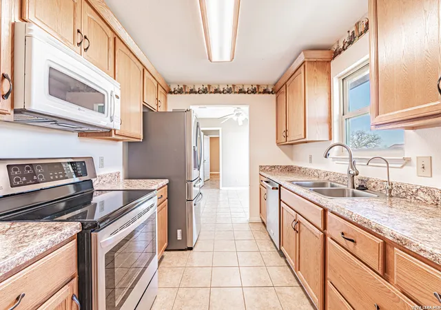 3rd image of 914 Ridge Ln, La Vernia, TX 78121 | MLS# 1949183