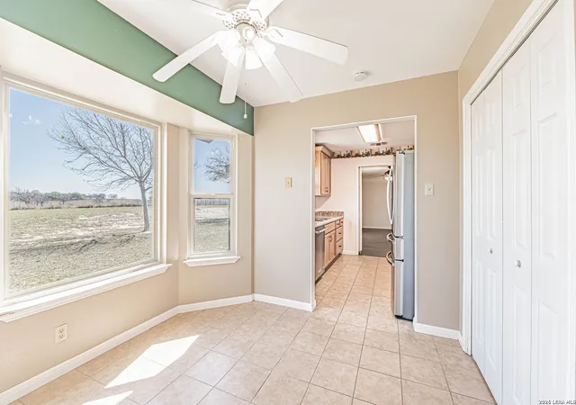 4th image of 914 Ridge Ln, La Vernia, TX 78121 | MLS# 1949183