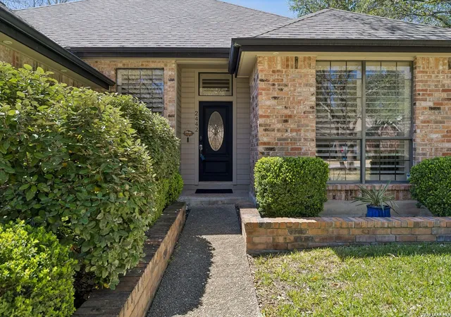 Photo 3 of Sale Pending at 2442 Rim Oak, San Antonio, TX 78232 | MLS# 1949216 | Listing updated on 2026-04-04