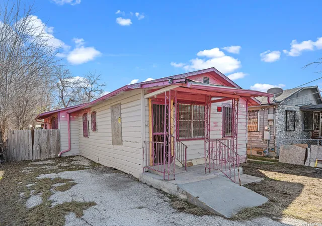 Homes for sale in San Antonio, TX | 920 S San Joaquin, San Antonio, TX 78237 | MLS# 1949247