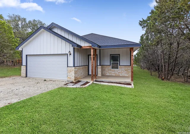 Photo 1 of Single family home for sale at 1234 Clearcreek Dr, Canyon Lake, TX 78133 | MLS# 1949280 | Listing updated on 2026-03-27