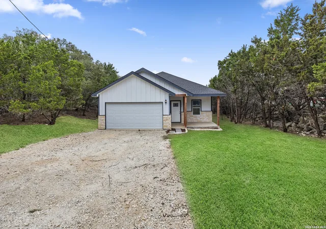 Photo 2 of Single family home for sale at 1234 Clearcreek Dr, Canyon Lake, TX 78133 | MLS# 1949280 | Listing updated on 2026-03-27