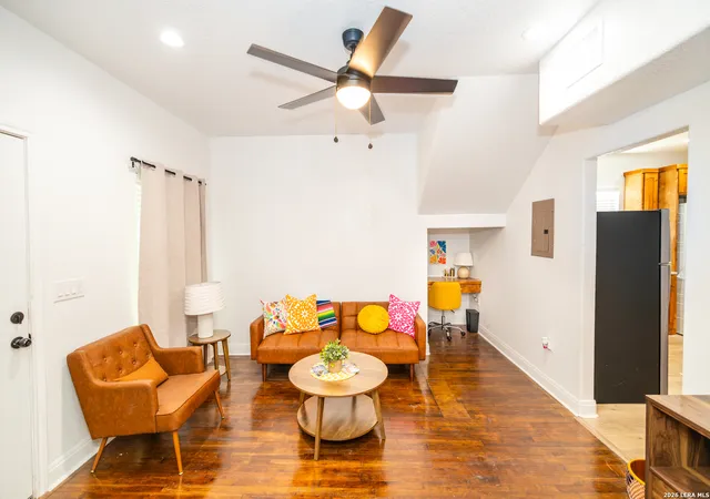 Listing Photo 2 - Condo for sale in building located at 321 Andrews, San Antonio, TX 78209