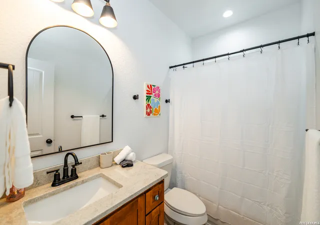 Listing Photo 5 - Condo for sale in building located at 321 Andrews, San Antonio, TX 78209