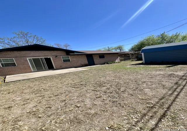 11th image of 907 Big Bend Dr, Beeville, TX 78102 | MLS# 1949291