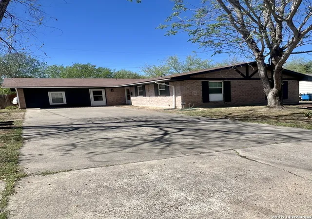 2nd image of 907 Big Bend Dr, Beeville, TX 78102 | MLS# 1949291