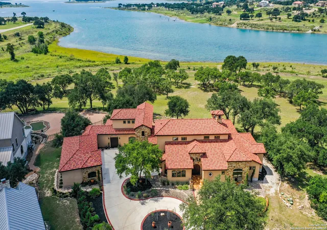 Photo 2 of Single family home for sale at 189 Shimmering Shore Ct, Spring Branch, TX 78070 | MLS# 1949301 | Listing updated on 2026-09-25